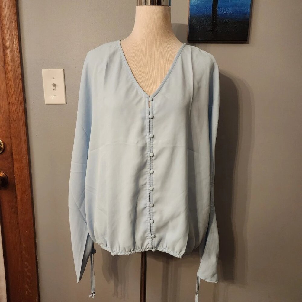 Women’s Light Blue Button Up Blouse With Ties at Wrists Elastic Hem XXL NWT